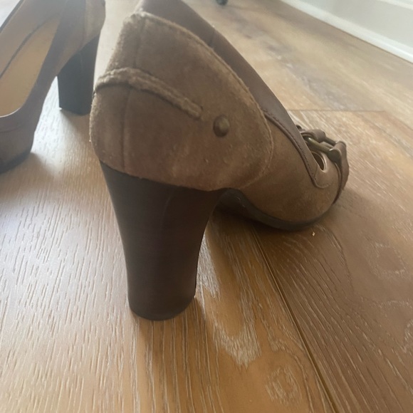 Pseudo suede heels. Size 7. Great condition - Picture 3 of 5